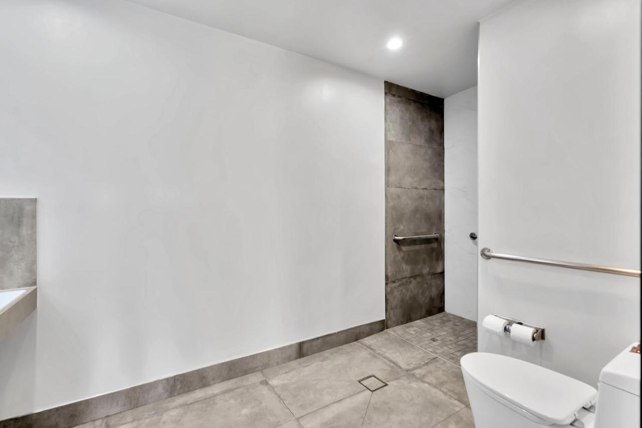 Exclusivo Inn And Suites Lakewood Exteriör bild